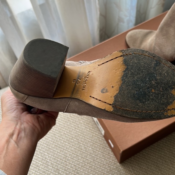 COACH HEWES SUEDE MATTE CALF / Color: LT FT GR / Size: 7.5 M / Great condition - Picture 4 of 5